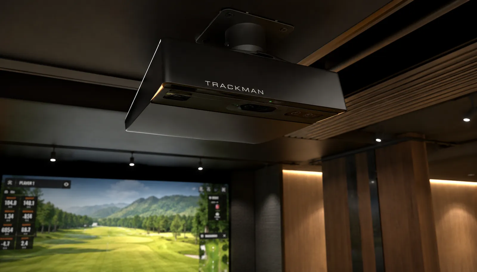 Club M 包廂頂部的 TrackMan 彈道追蹤雷達，即時顯示擊球數據